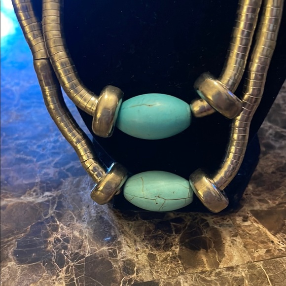 Elegant Beaded Necklace in Gold and Turquoise - Picture 2 of 5